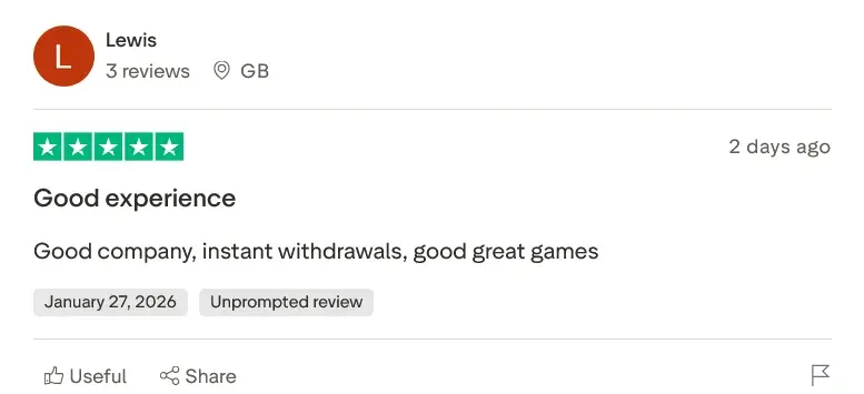 5-star user testimonial praising an online casino for instant withdrawals and a great selection of games.